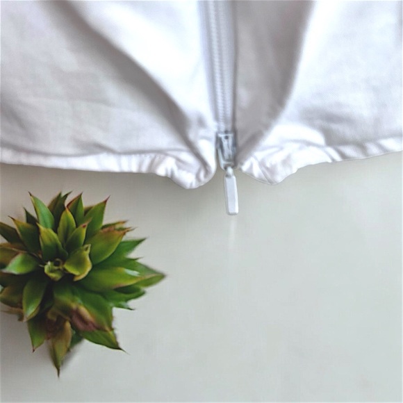 EUC- Samuel Dong- Dbl Zip Smocked Wire Neckline Front Ruffles White Top- M - Picture 12 of 15